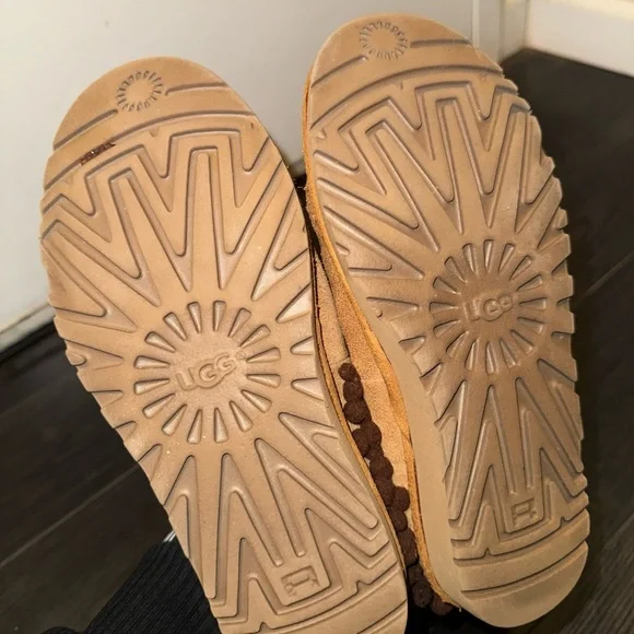 UGG Slippers - Picture 3 of 4